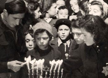 שירי החנוכה ששרו הילדים בזמן השואה