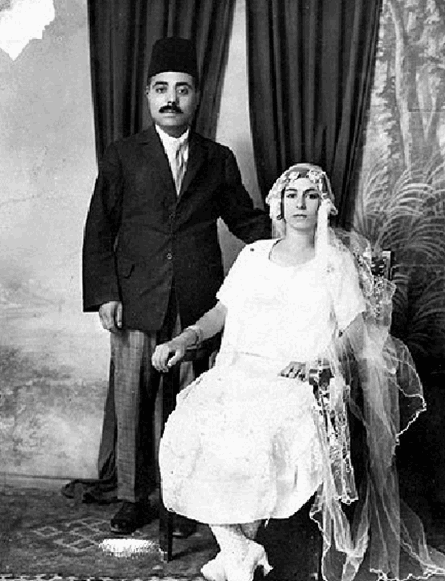 סלמן יוסף אגאי ונדיה שלמה אלויה ביום נישואיהם, בגדאד, עירק 1927, מתוך עיראקים יוצאי בבל