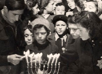 שירי החנוכה ששרו הילדים בזמן השואה